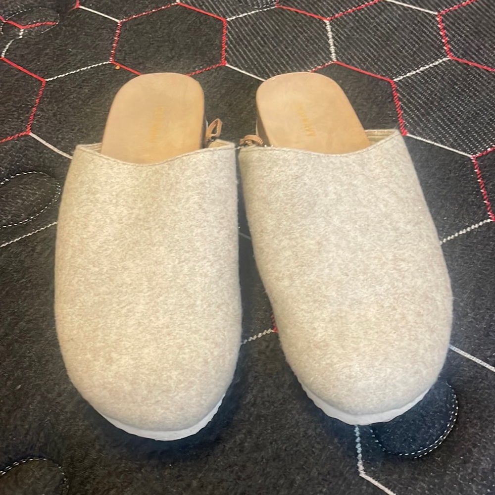 Old navy loafers beige
